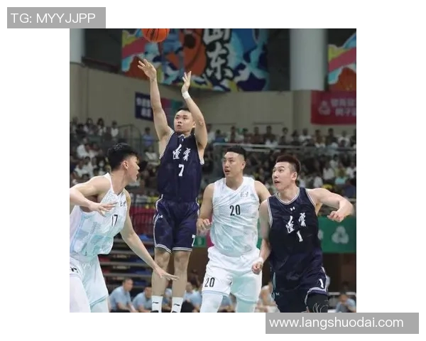 辽宁男篮在激烈比赛中实现逆转，掀起热议